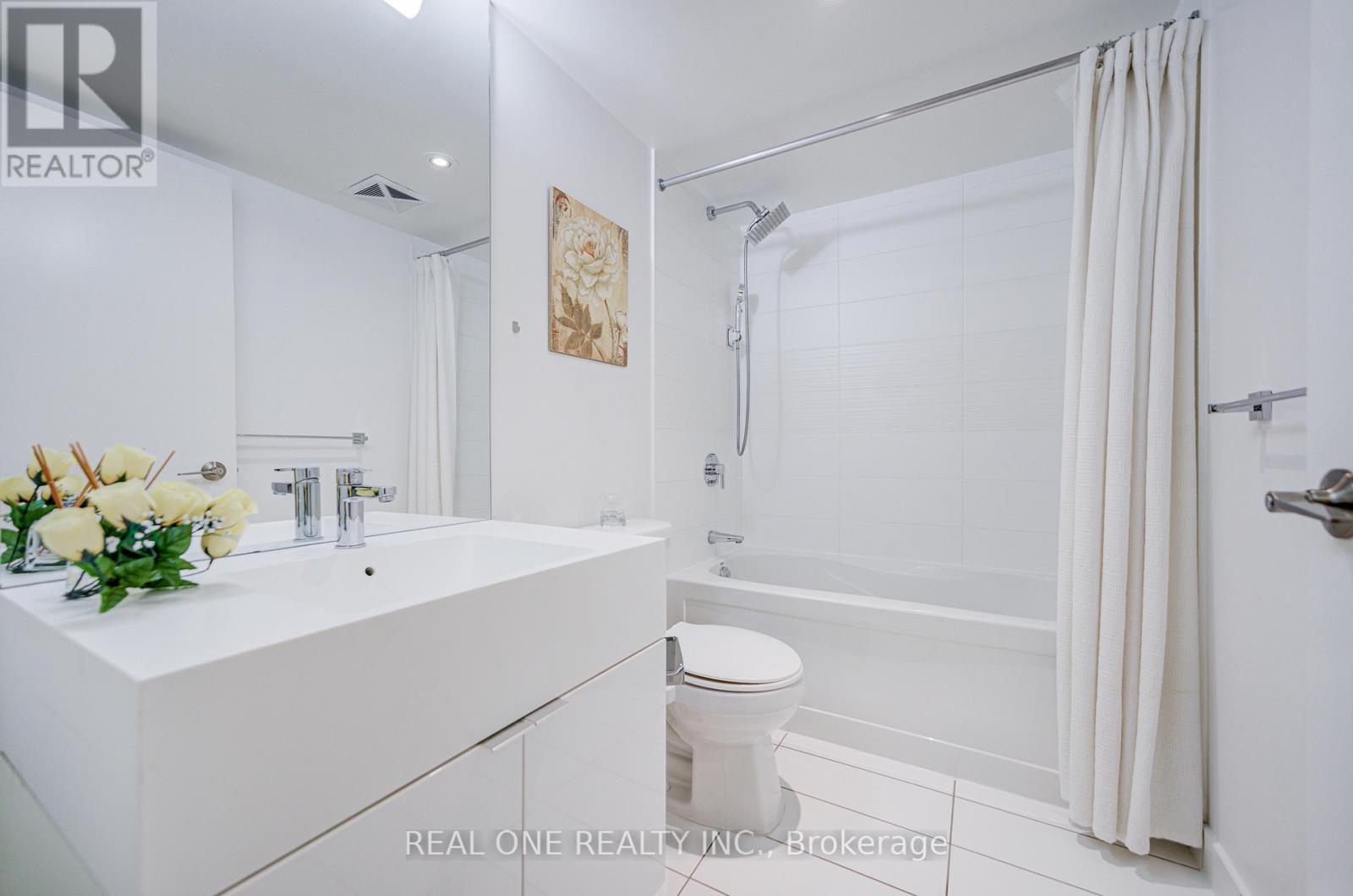 #727 10 CAPREOL COURT - 22