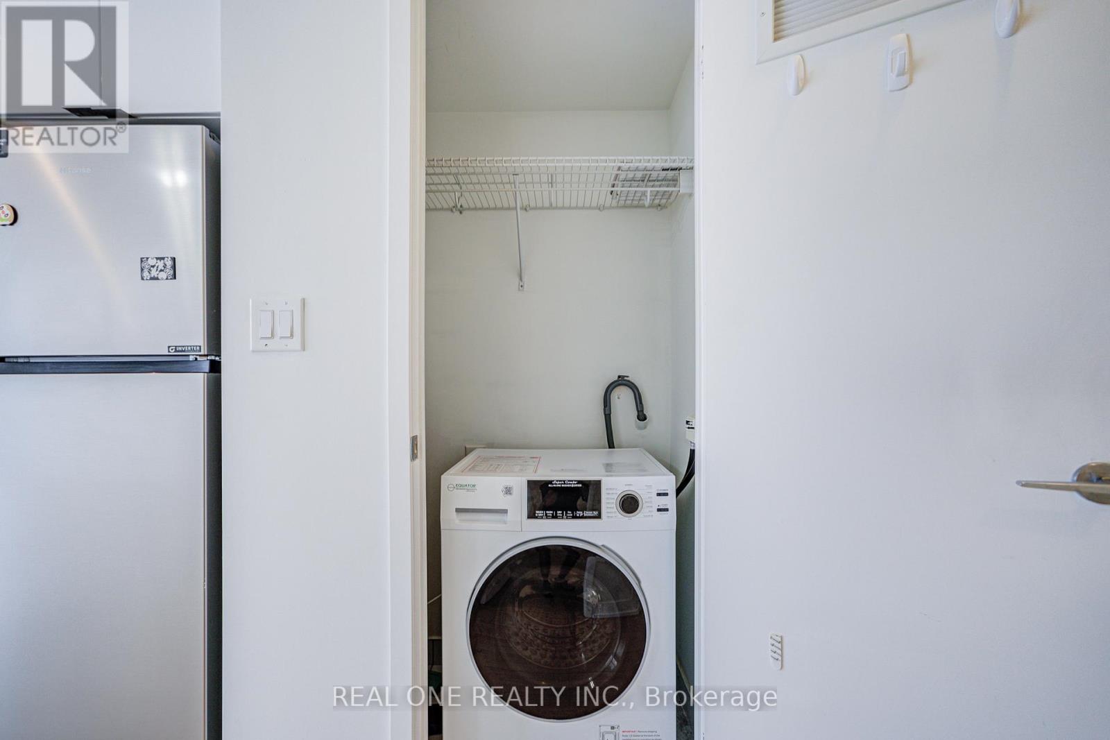 #727 10 CAPREOL COURT - 23