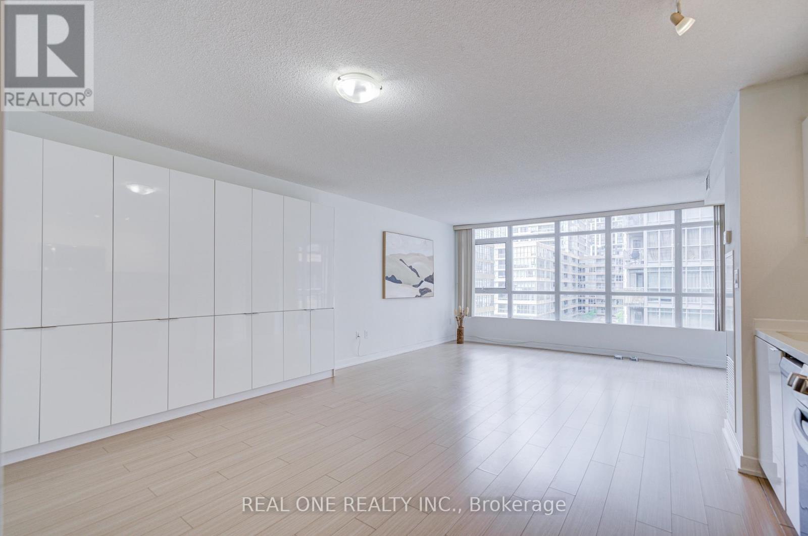 #727 10 CAPREOL COURT - 6