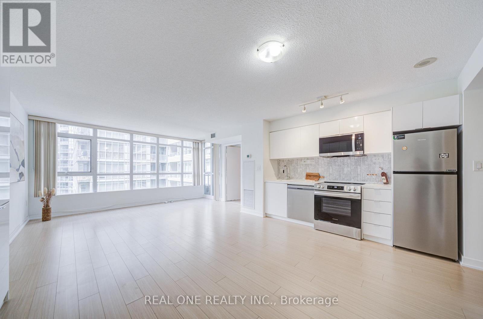 #727 10 CAPREOL COURT - 7