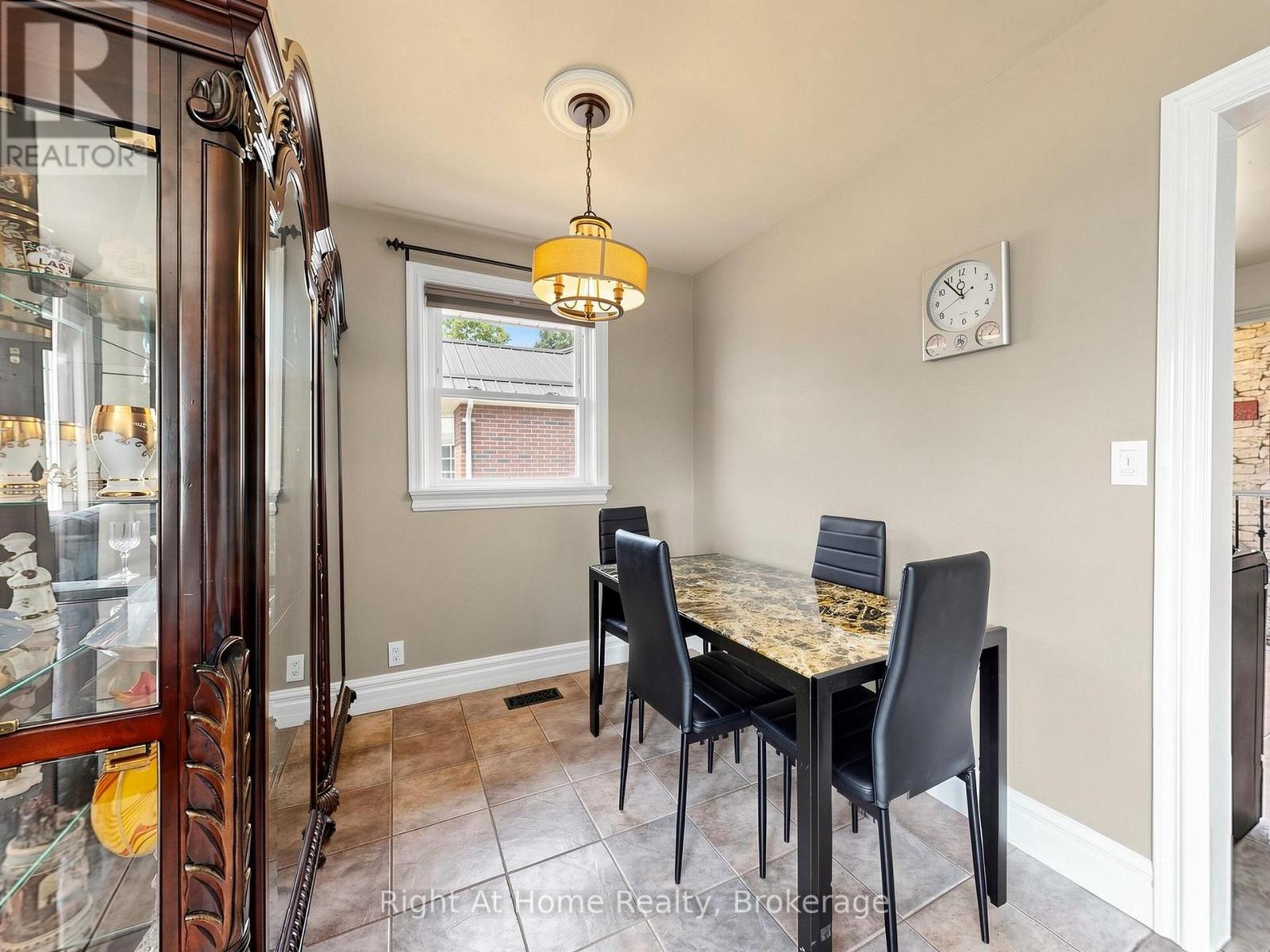536 BARBARA STREET - 11