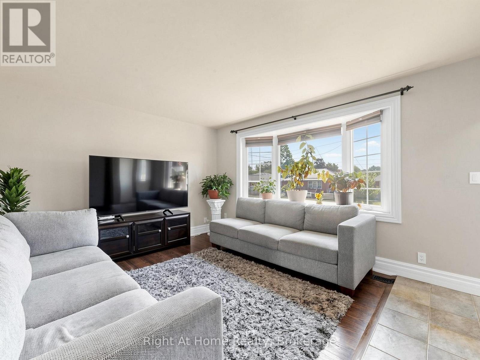 536 BARBARA STREET - 2
