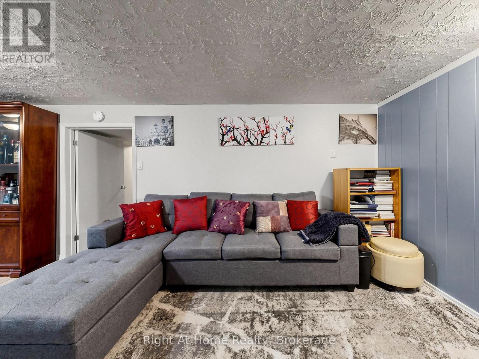 536 BARBARA STREET - 26