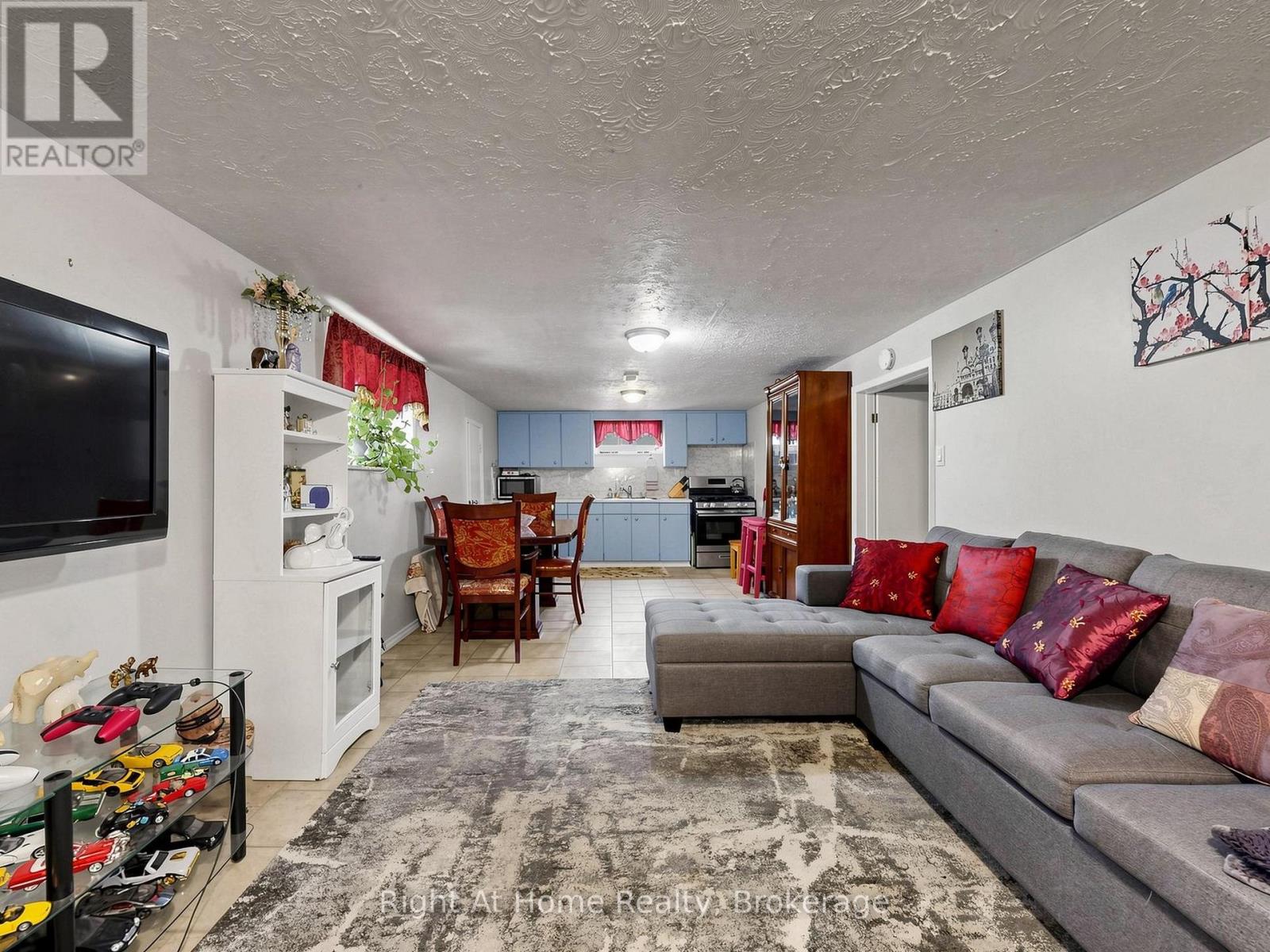 536 BARBARA STREET - 27