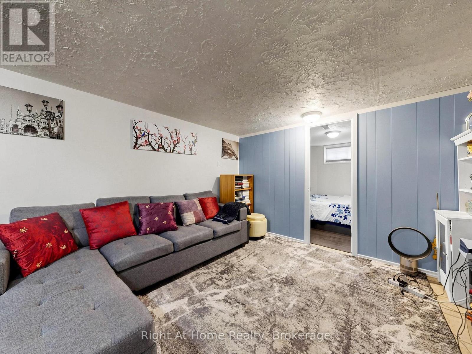 536 BARBARA STREET - 28