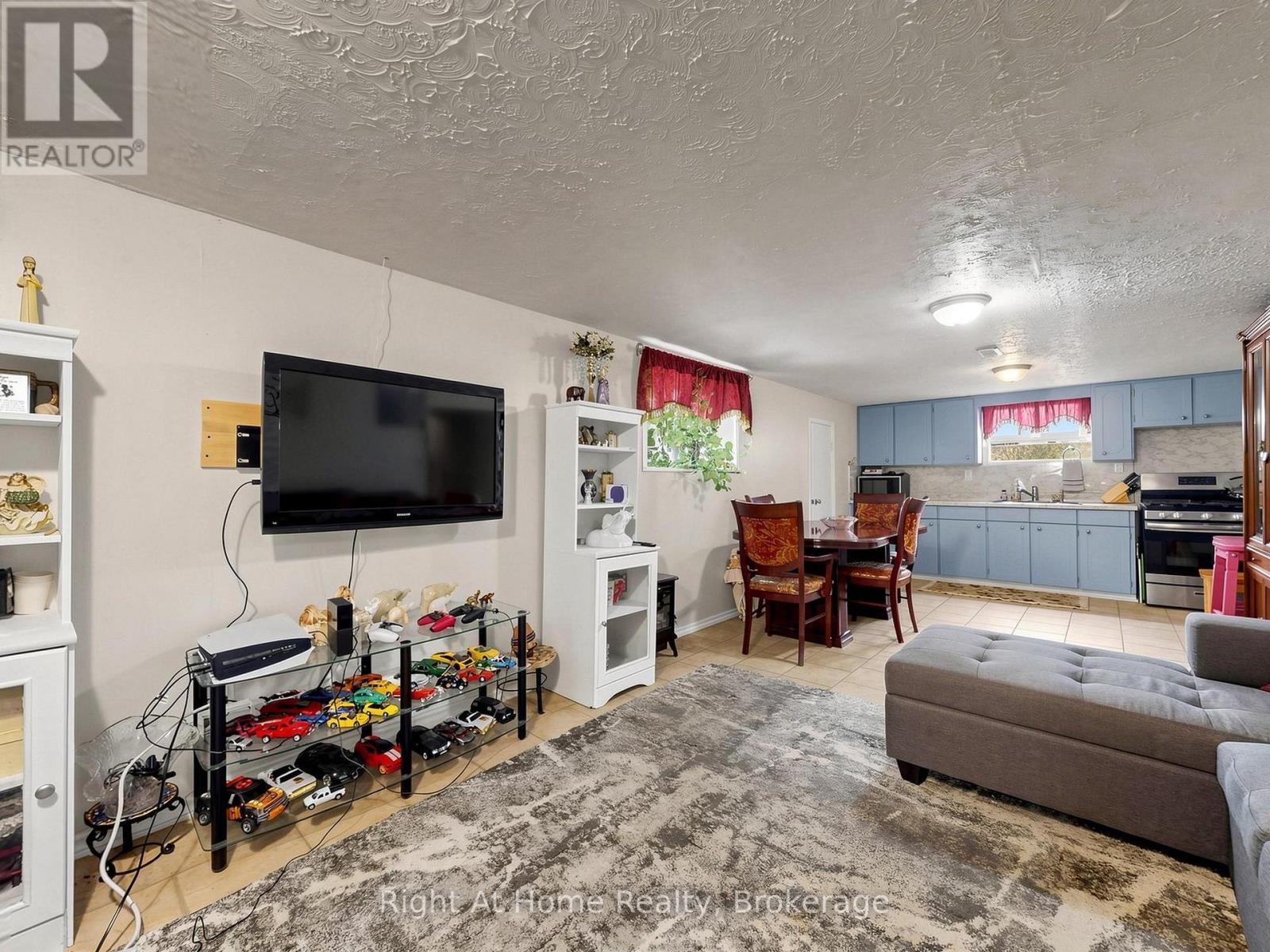 536 BARBARA STREET - 29