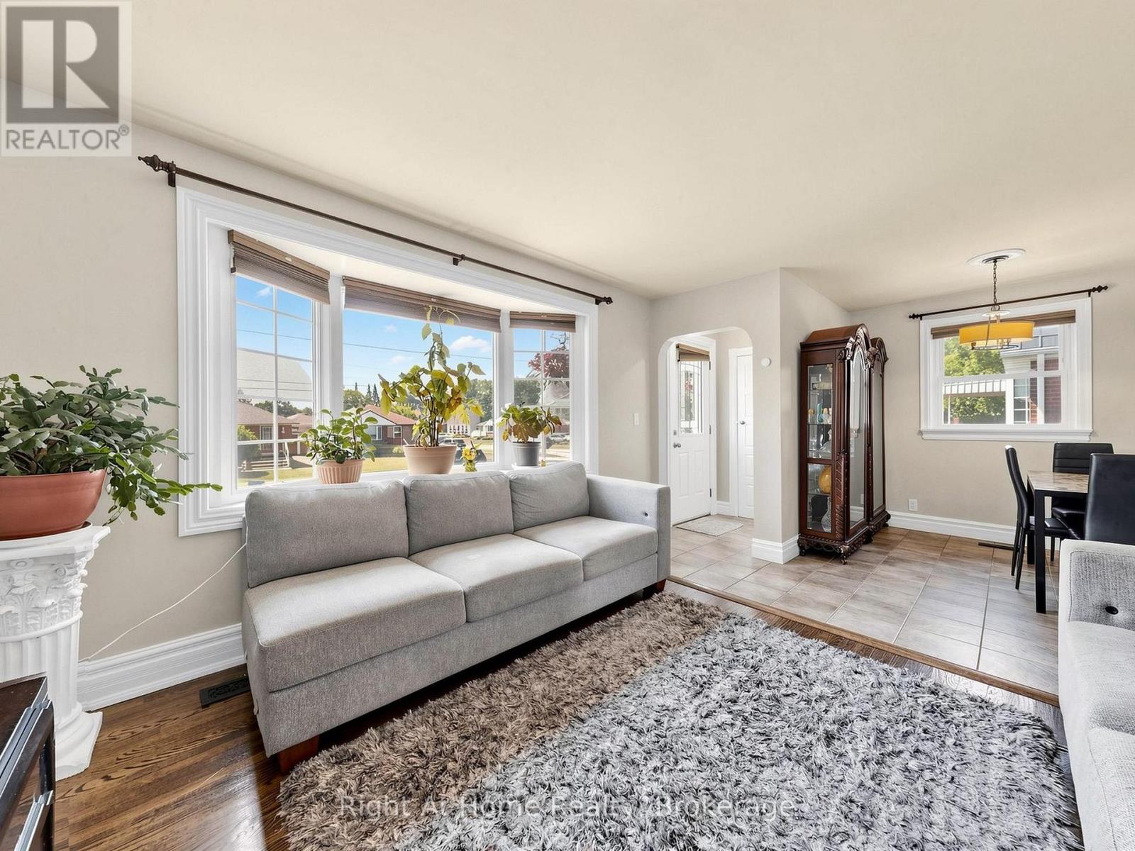 536 BARBARA STREET - 3