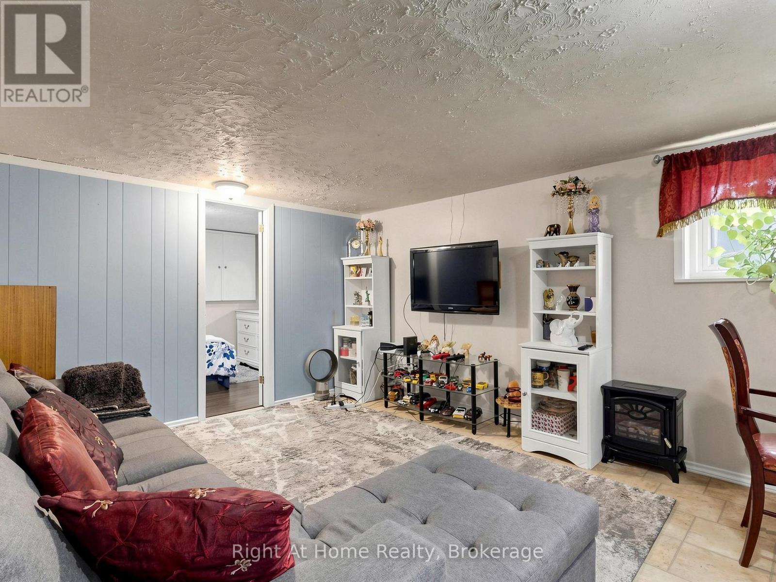 536 BARBARA STREET - 31