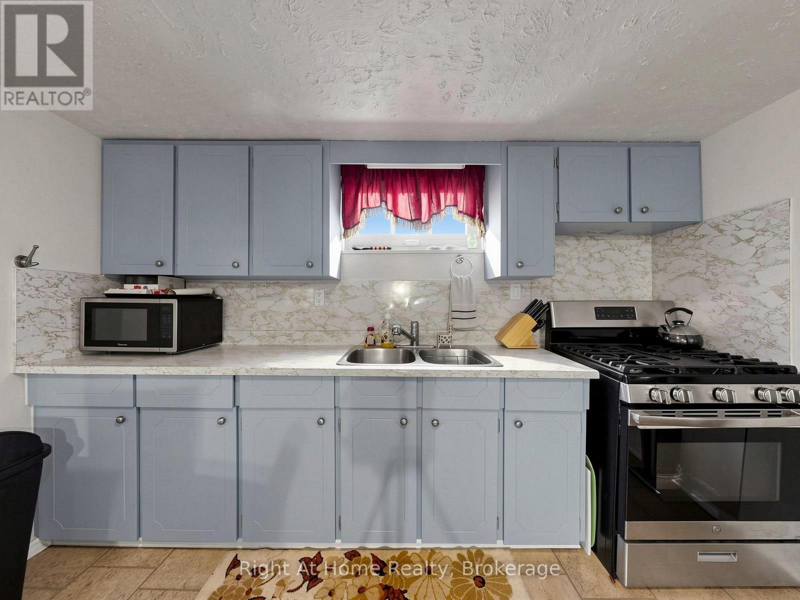 536 BARBARA STREET - 32