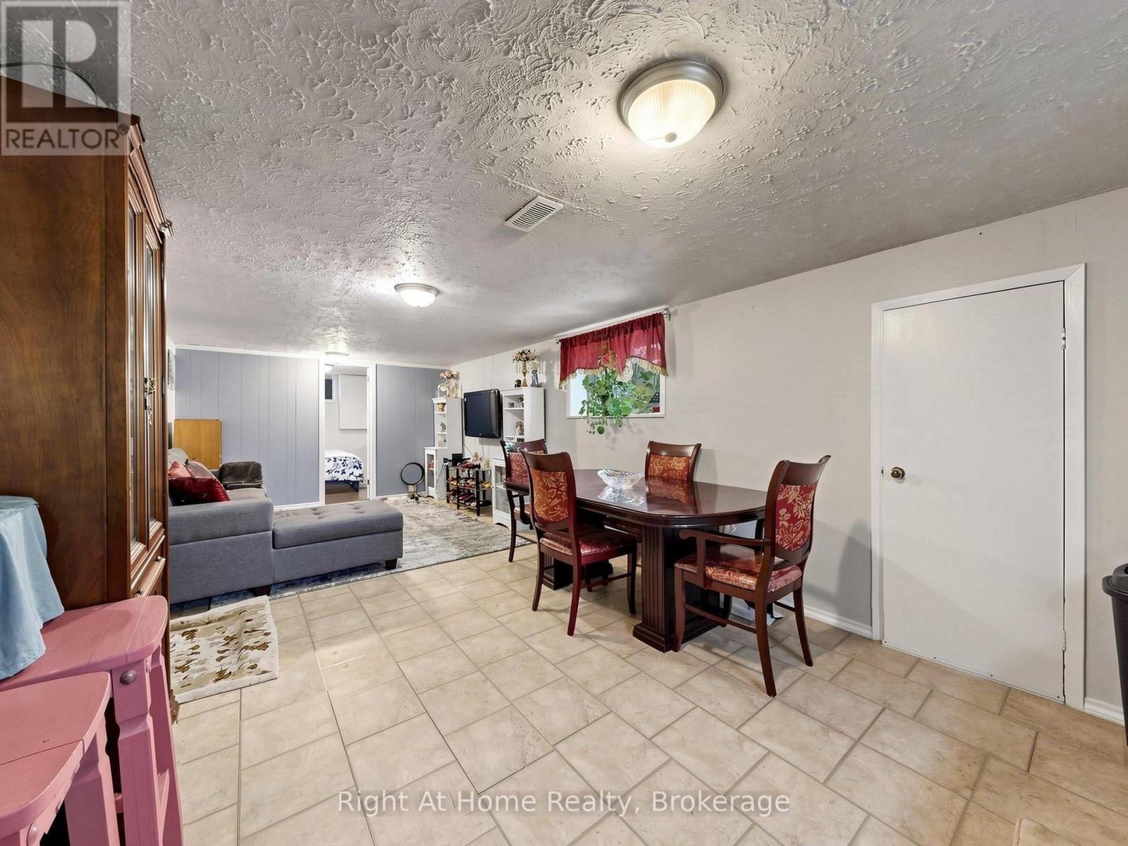 536 BARBARA STREET - 33