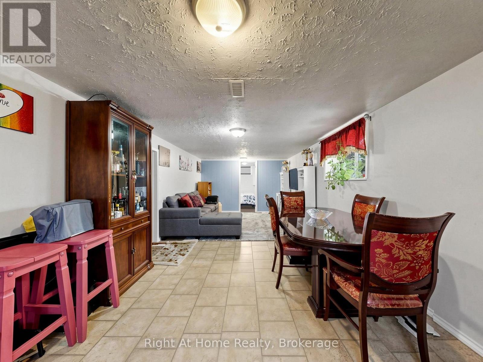 536 BARBARA STREET - 34