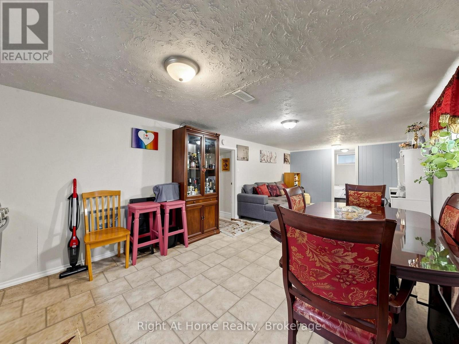 536 BARBARA STREET - 35