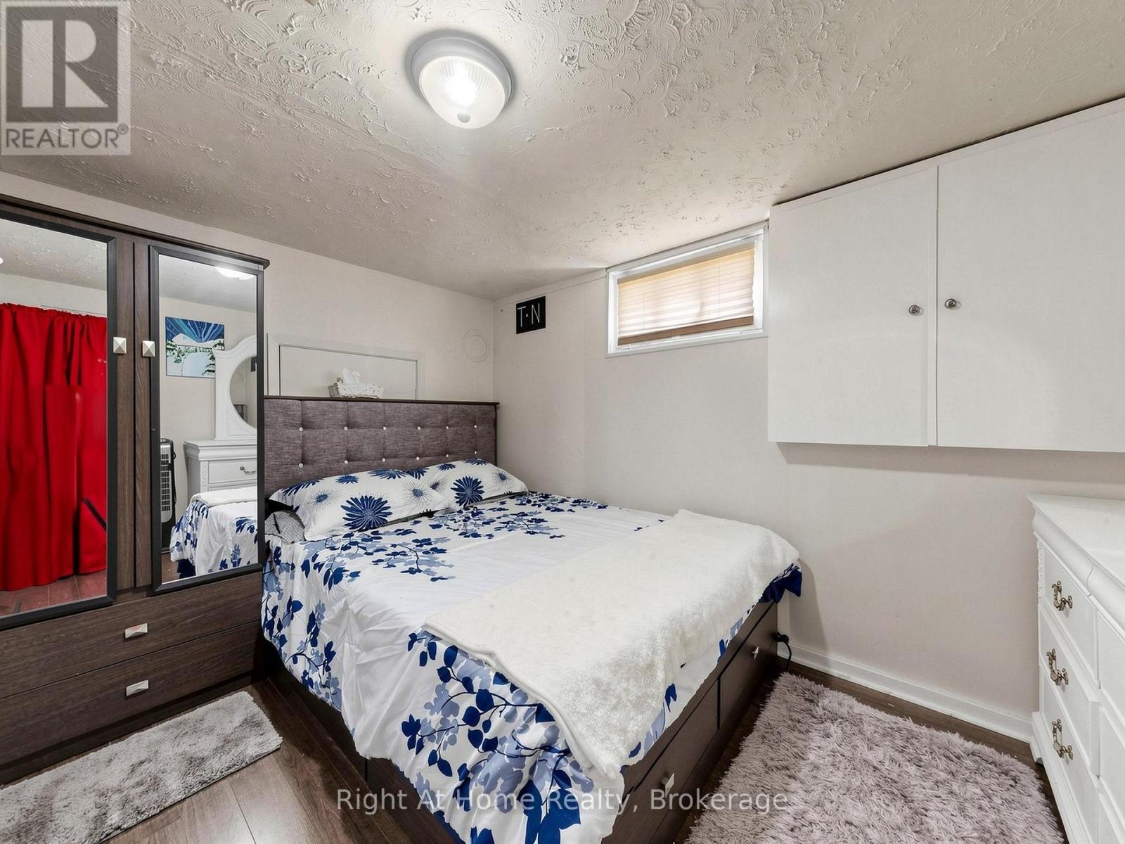 536 BARBARA STREET - 36