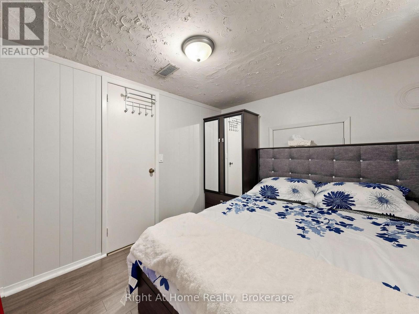 536 BARBARA STREET - 39