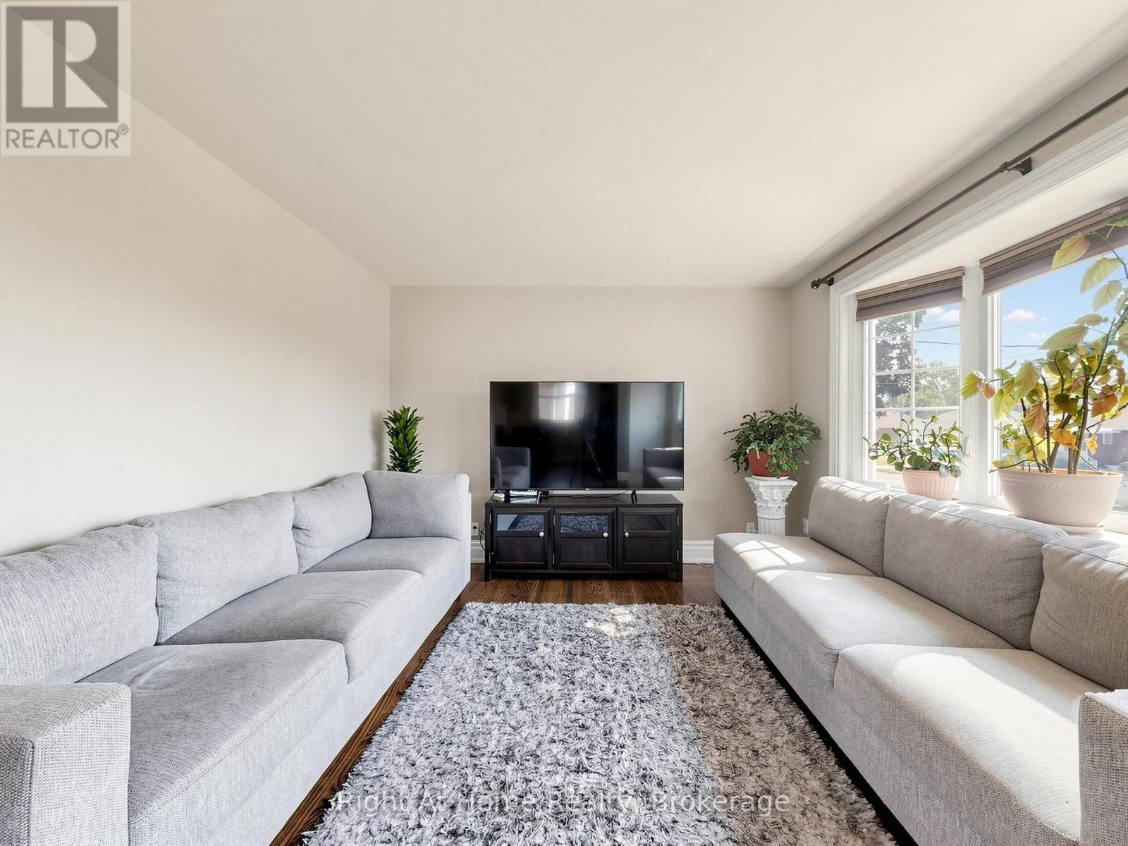 536 BARBARA STREET - 4