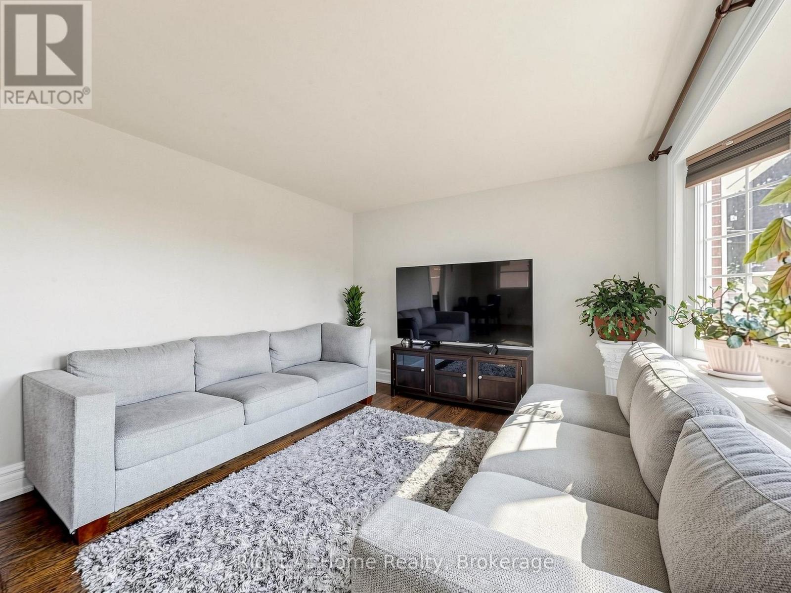 536 BARBARA STREET - 6