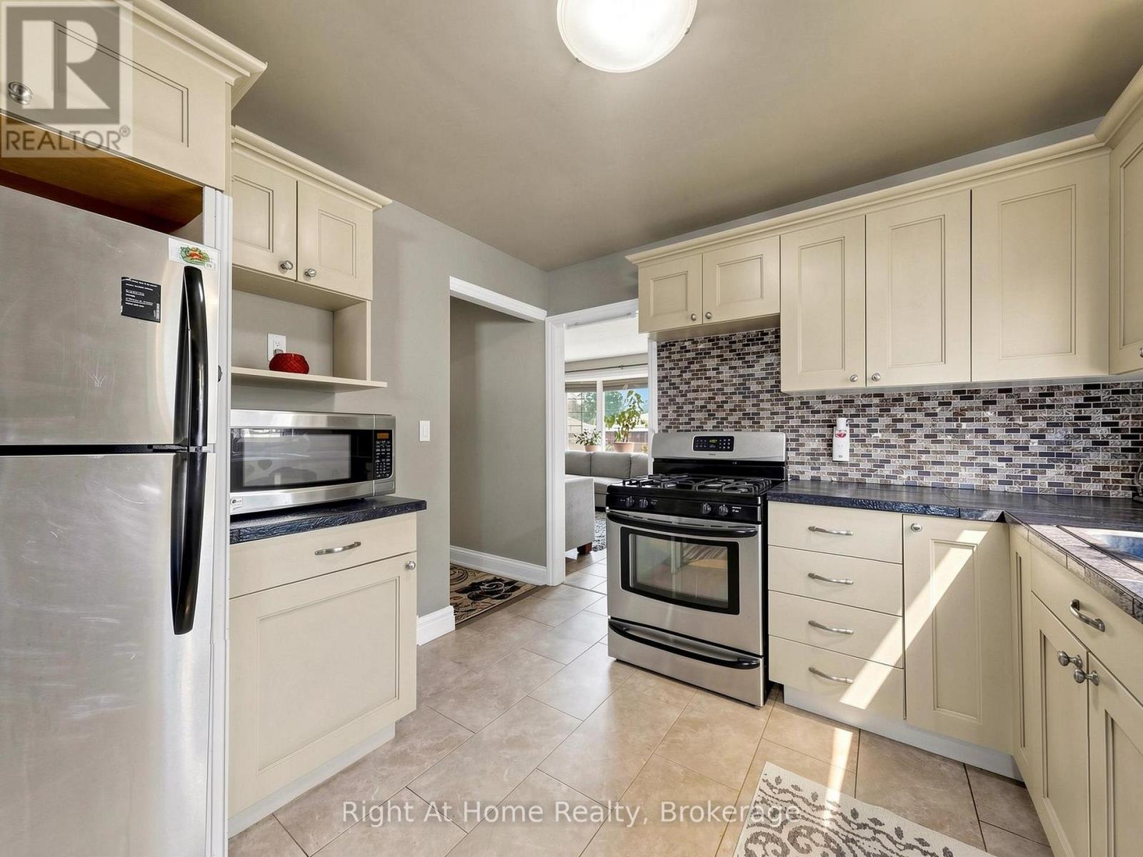 536 BARBARA STREET - 7