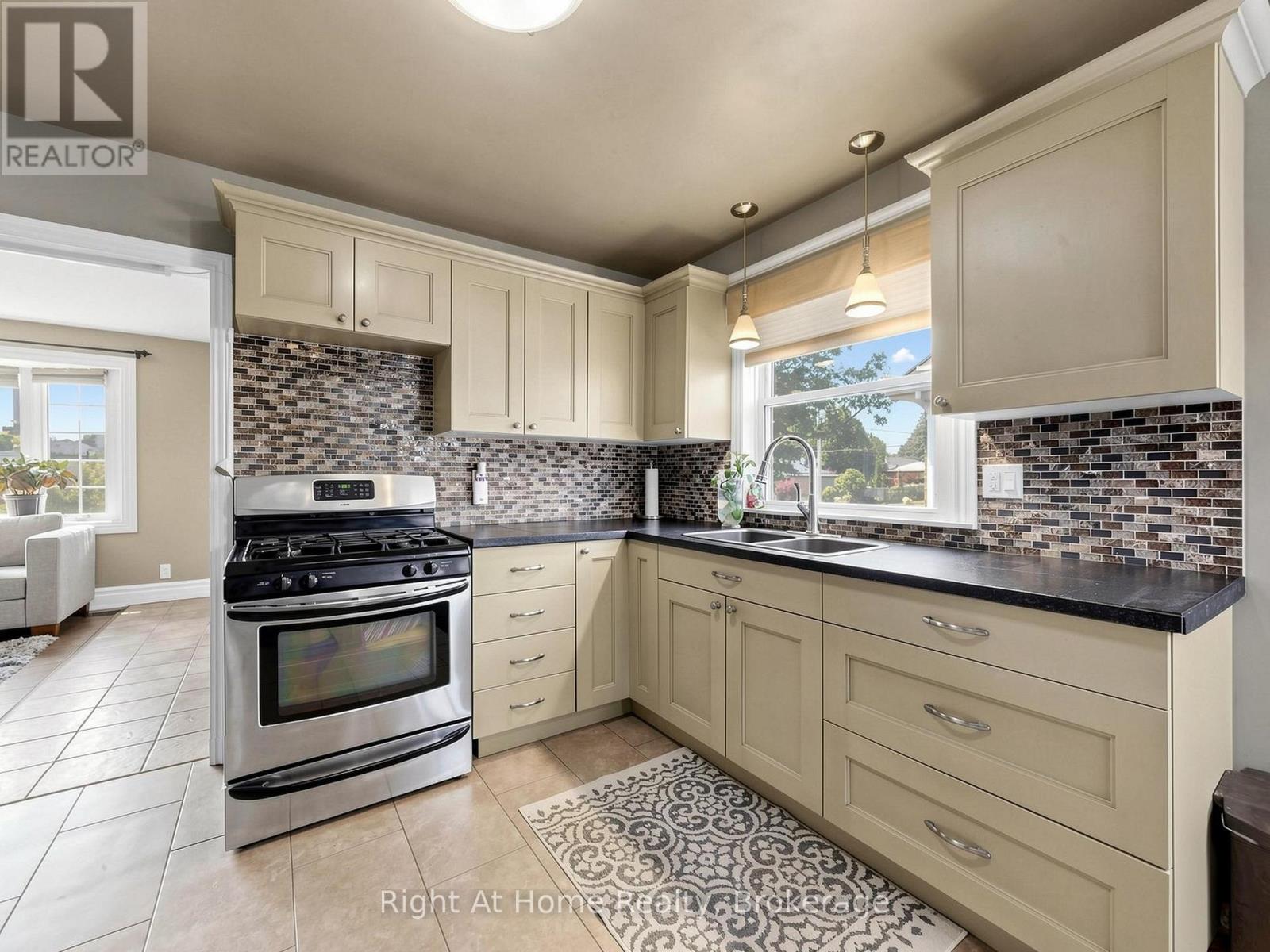 536 BARBARA STREET - 8