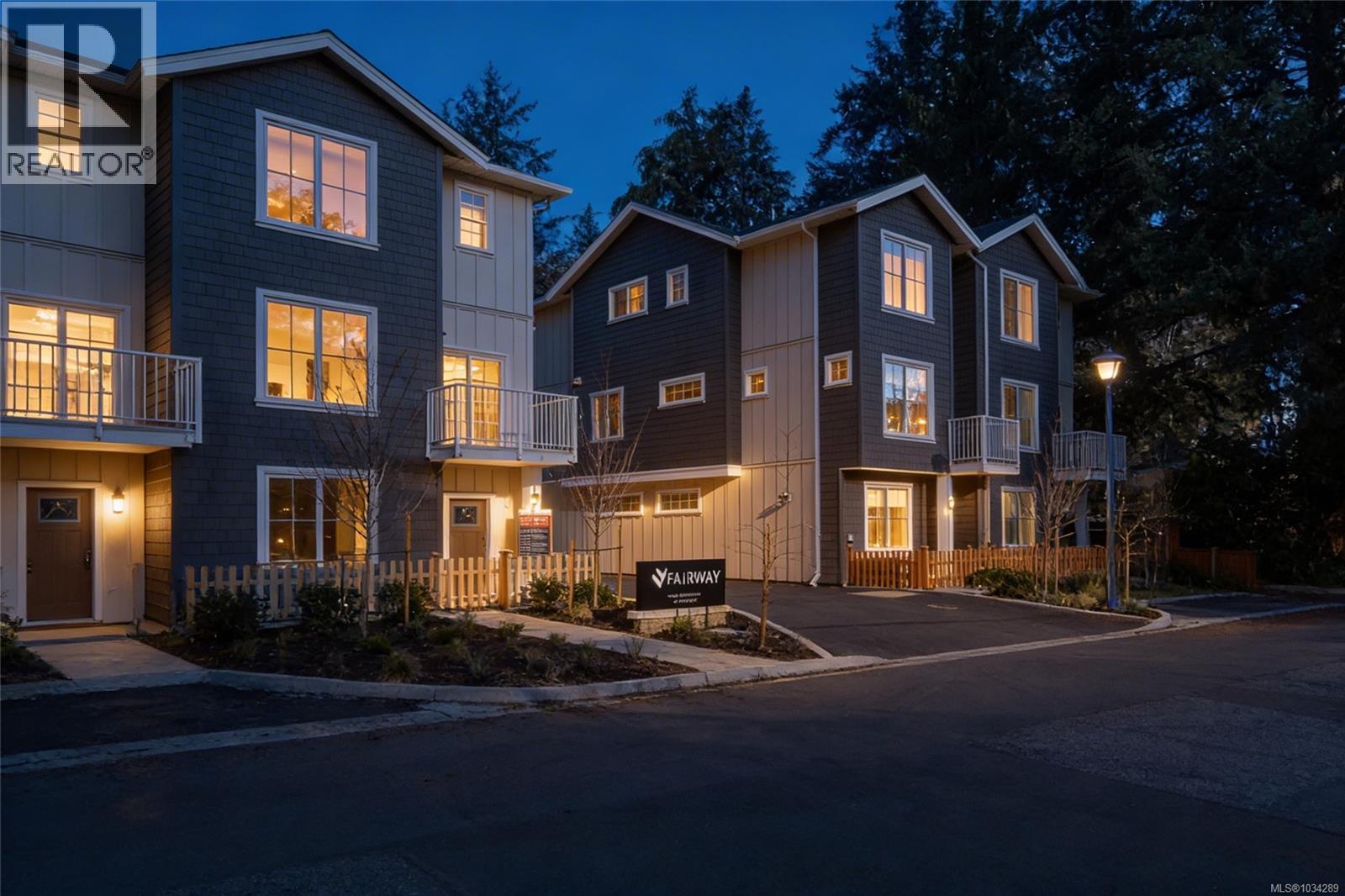 #102 2770 Vantilburg Cres - 1