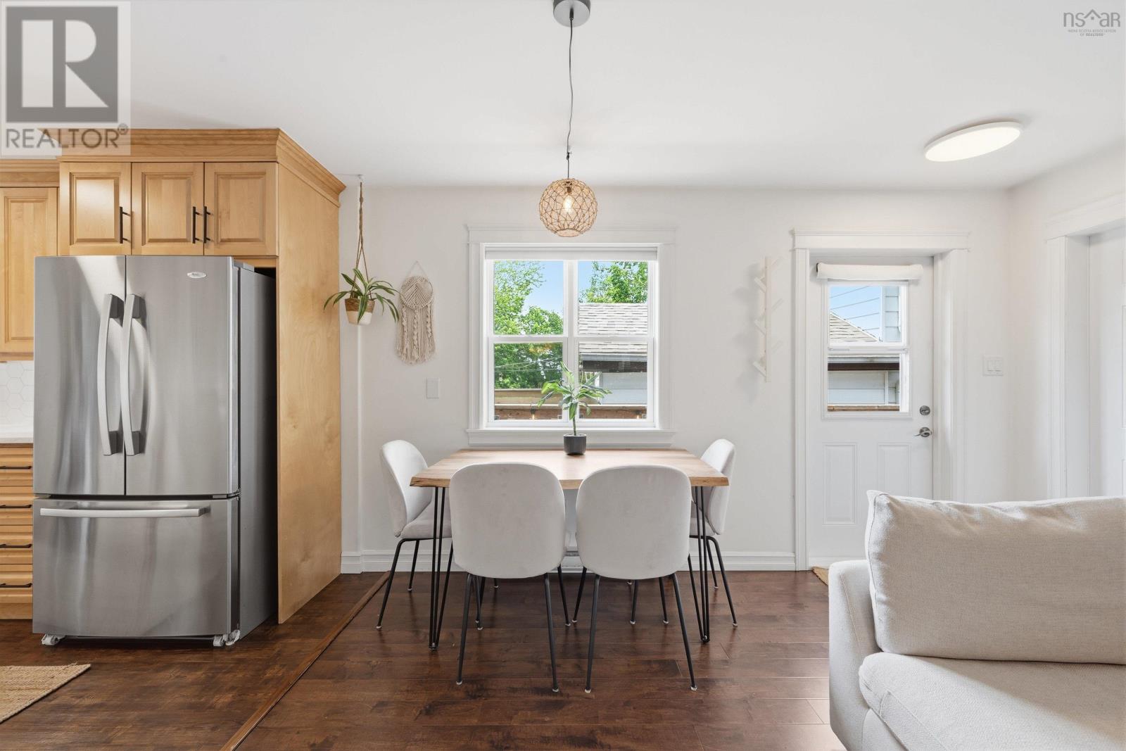 10 Carleton Street - 10