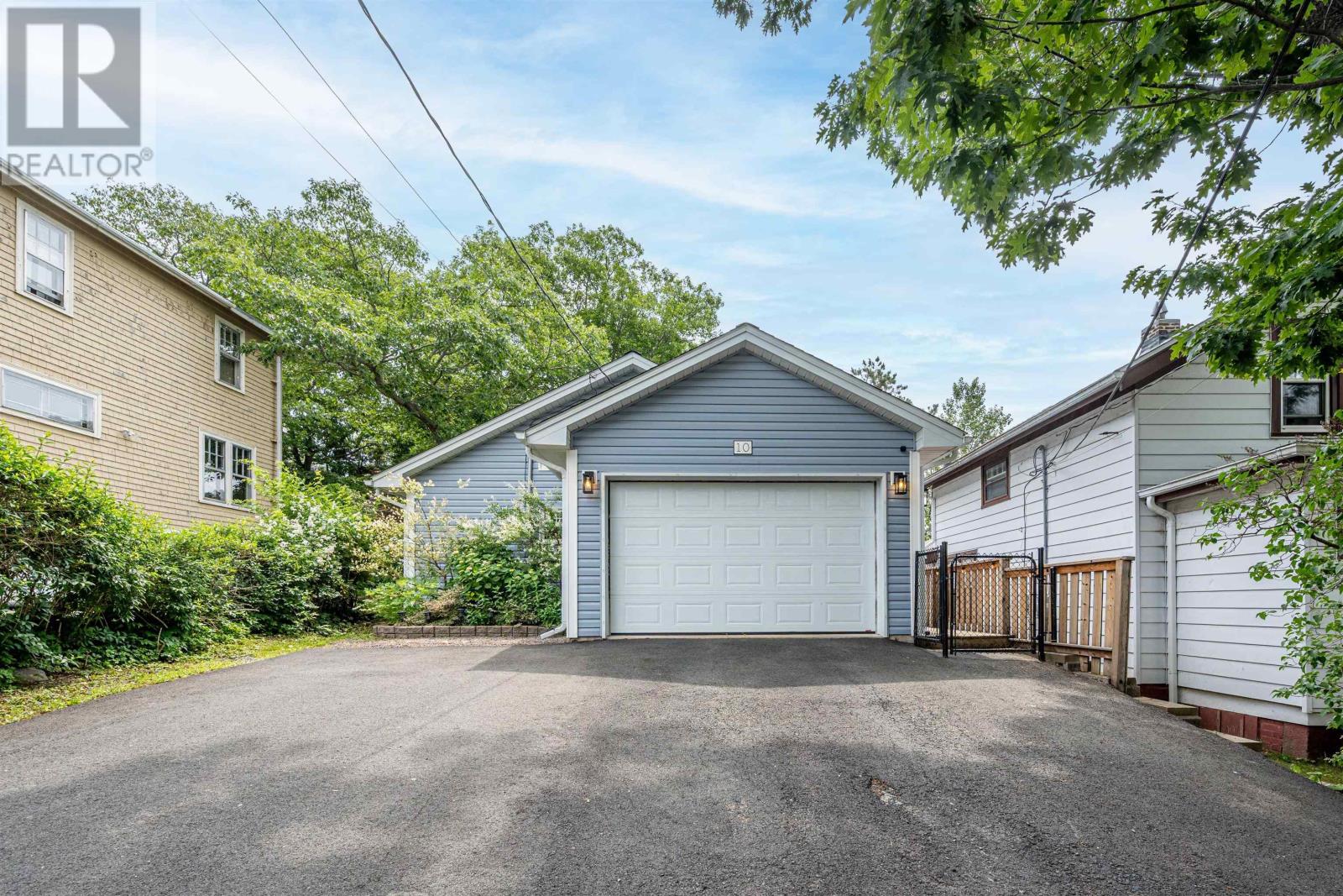 10 Carleton Street - 2