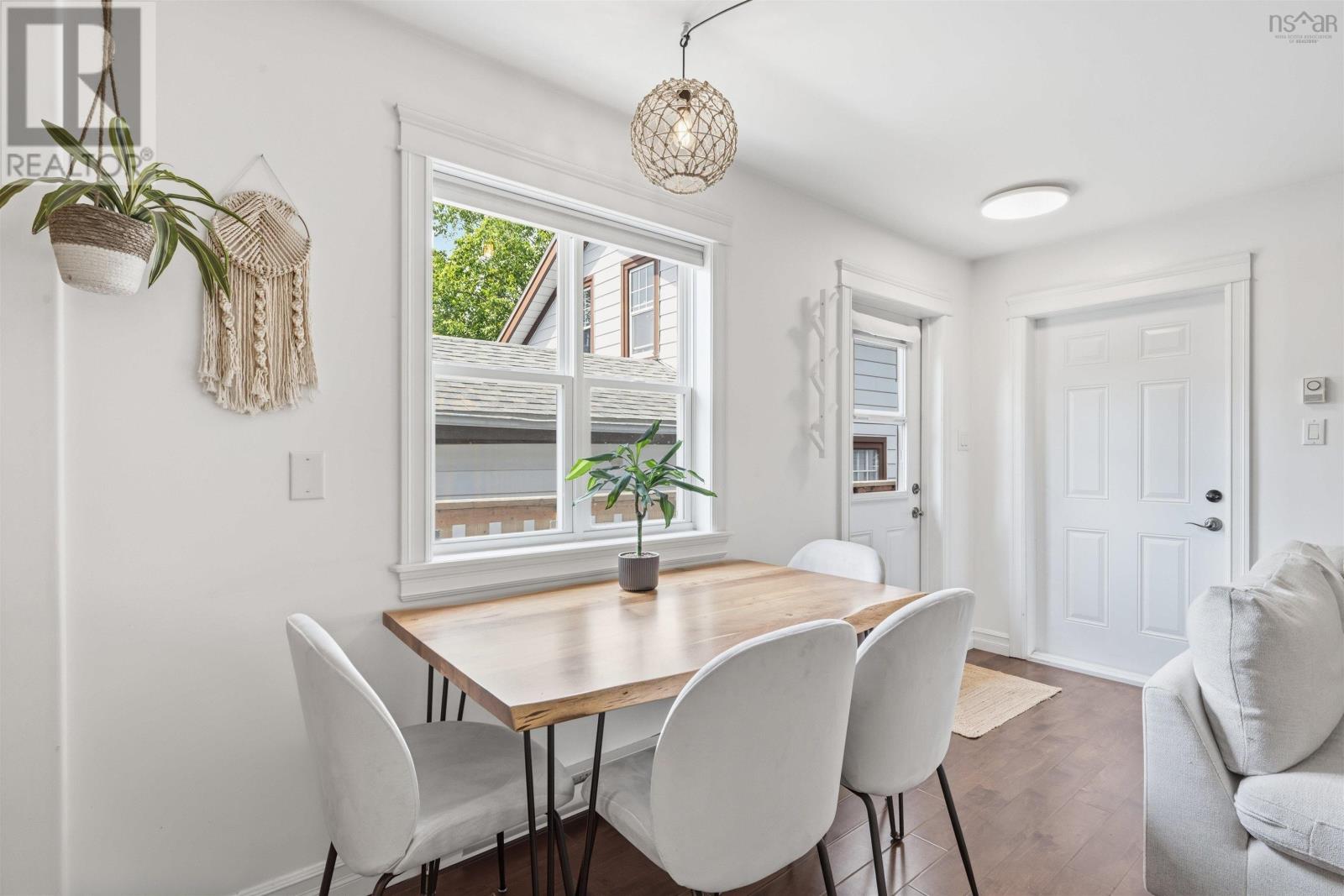 10 Carleton Street - 11