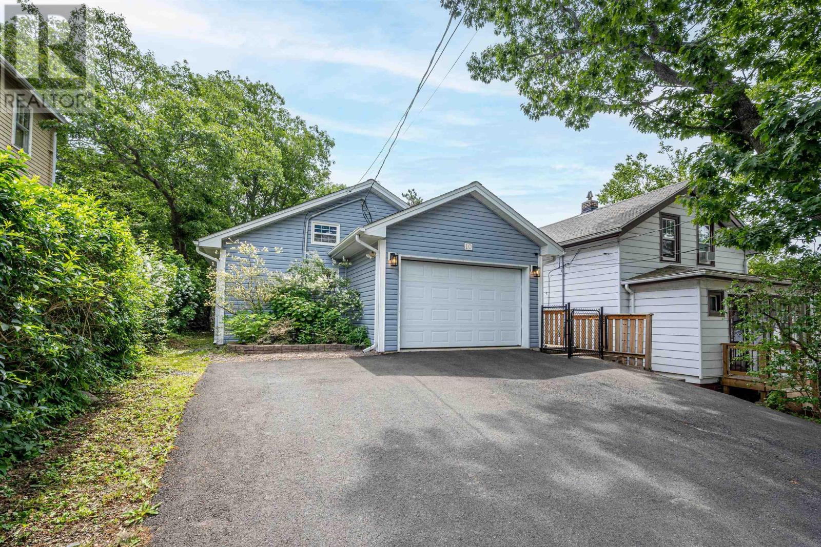 10 Carleton Street - 1
