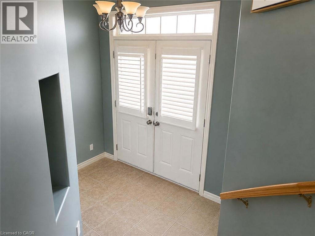 72 NEWCASTLE Drive Unit# Upper — photo 3