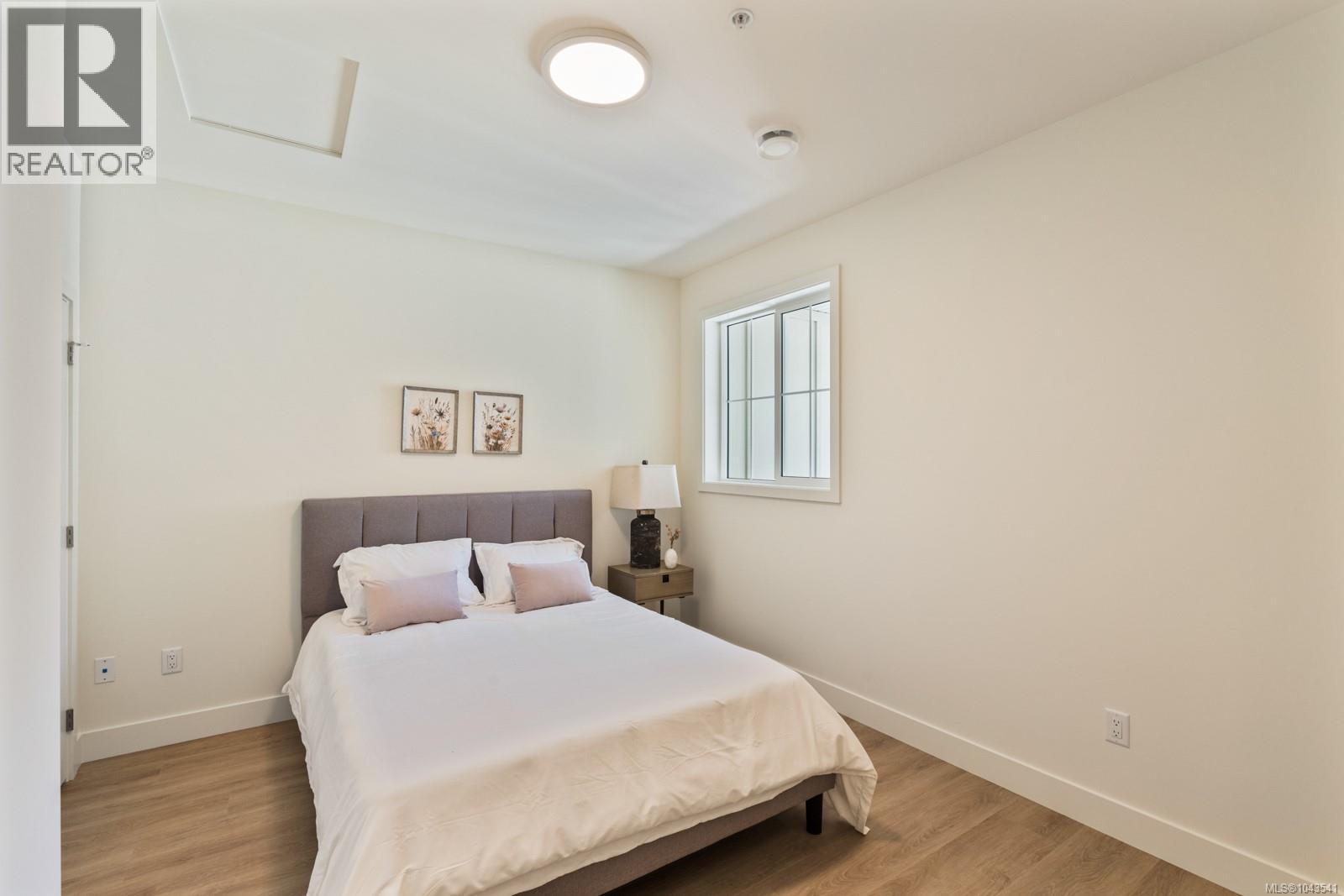 #209 2770 Vantilburg Cres - 18
