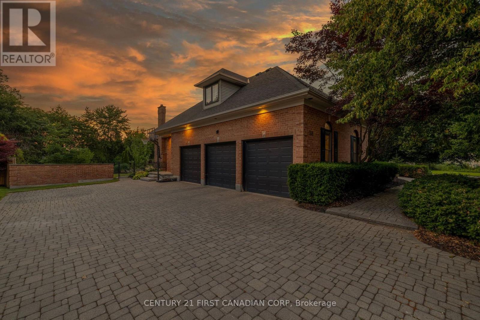 106 FITZWILLIAM BOULEVARD - Image 46