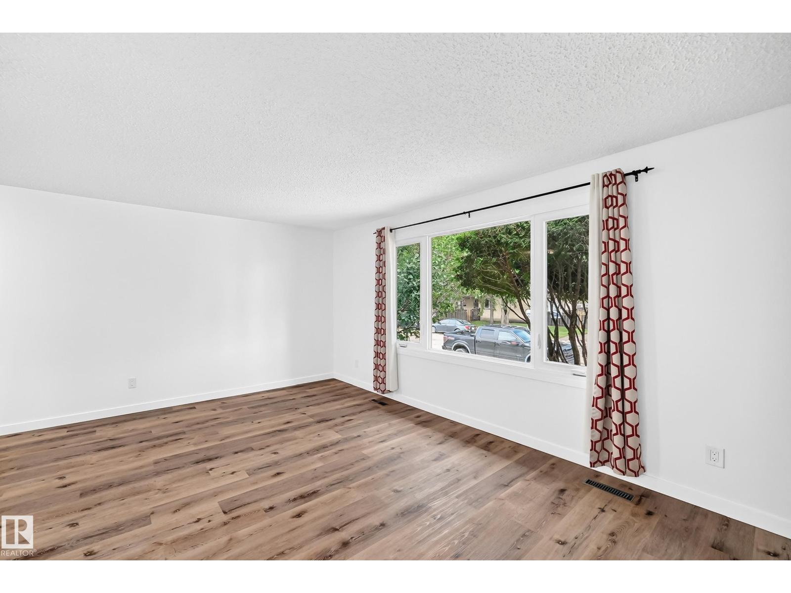 4211 135 AV NW - 10