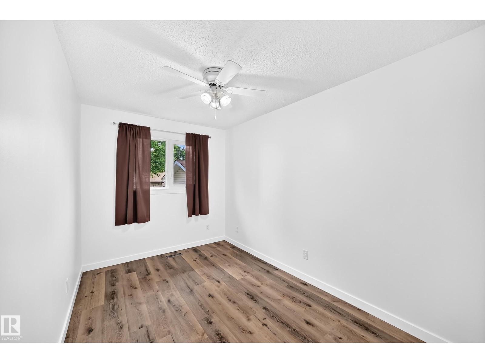 4211 135 AV NW - 18