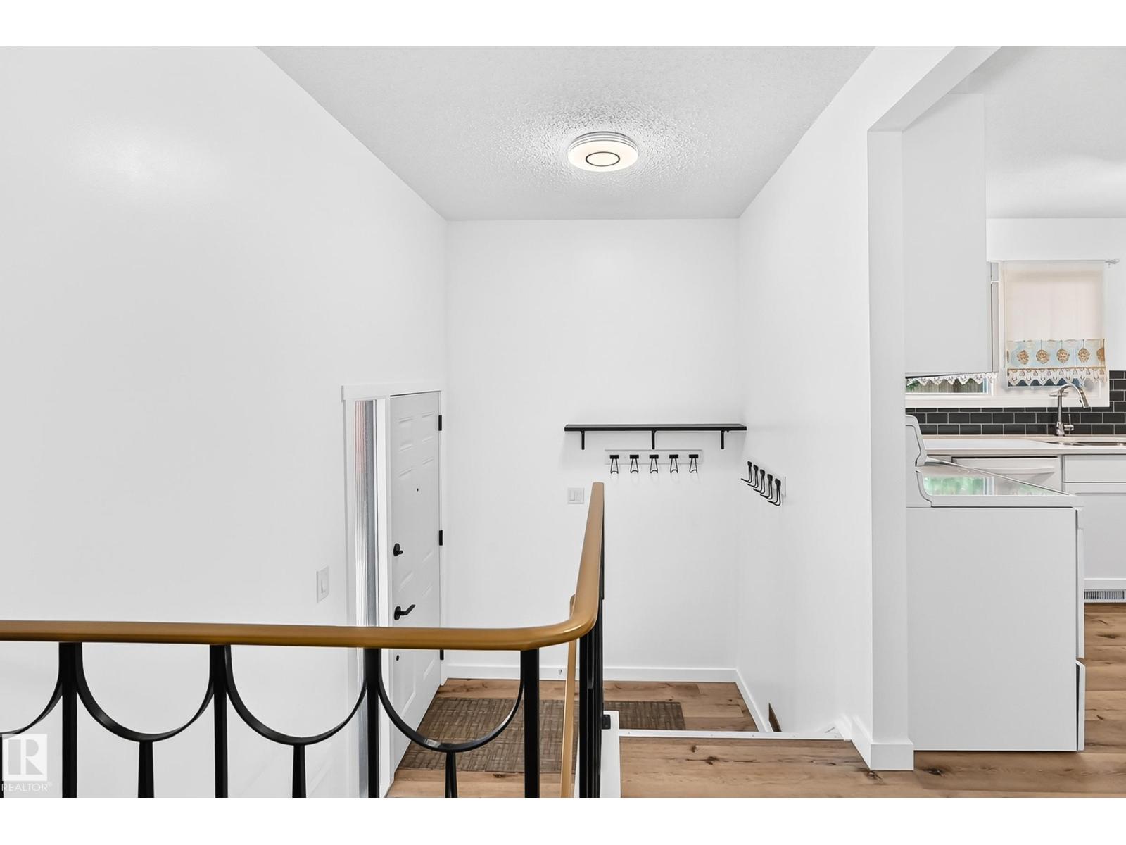 4211 135 AV NW - 3