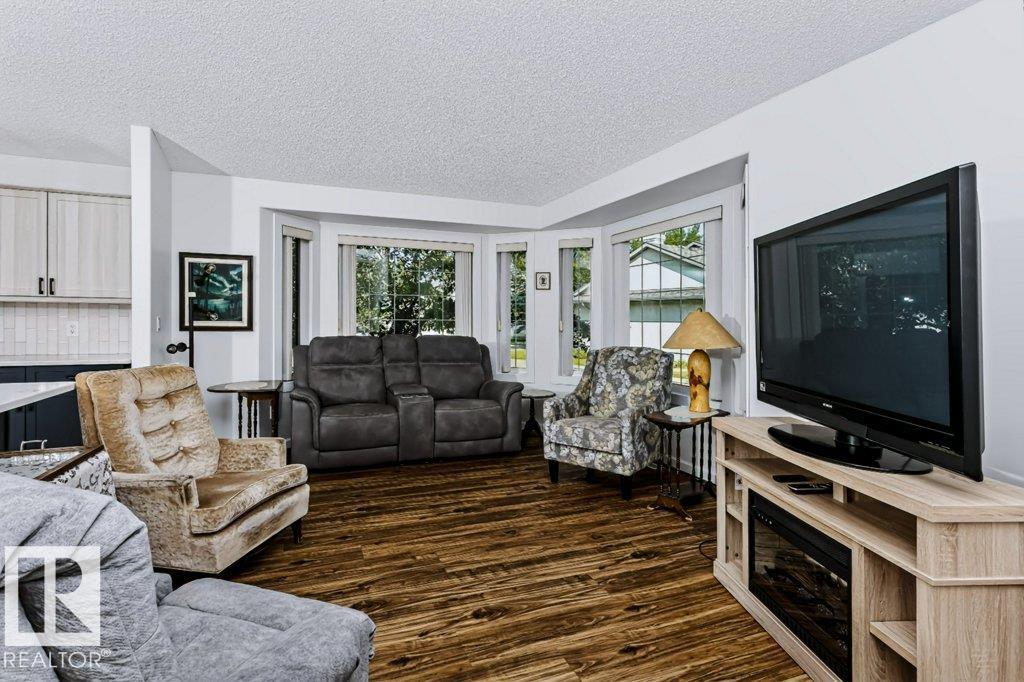 #18 9420 172 ST NW - 3