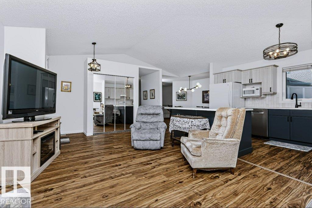 #18 9420 172 ST NW - 5