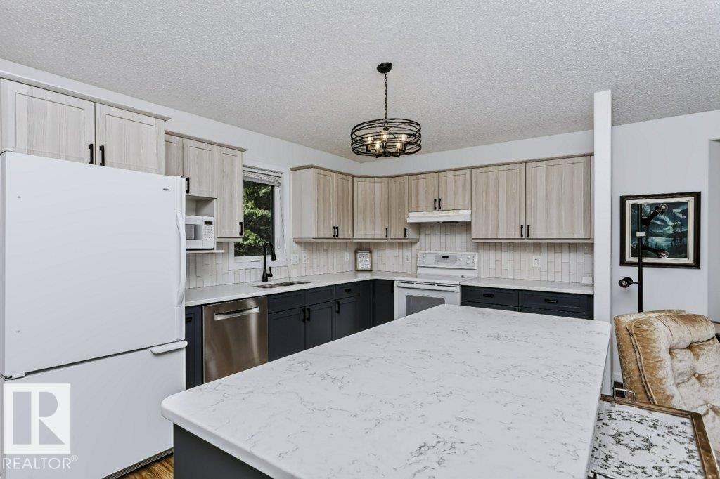 #18 9420 172 ST NW - 7