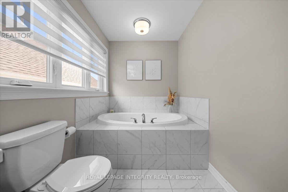 715 CAP DIAMANT WAY - 24