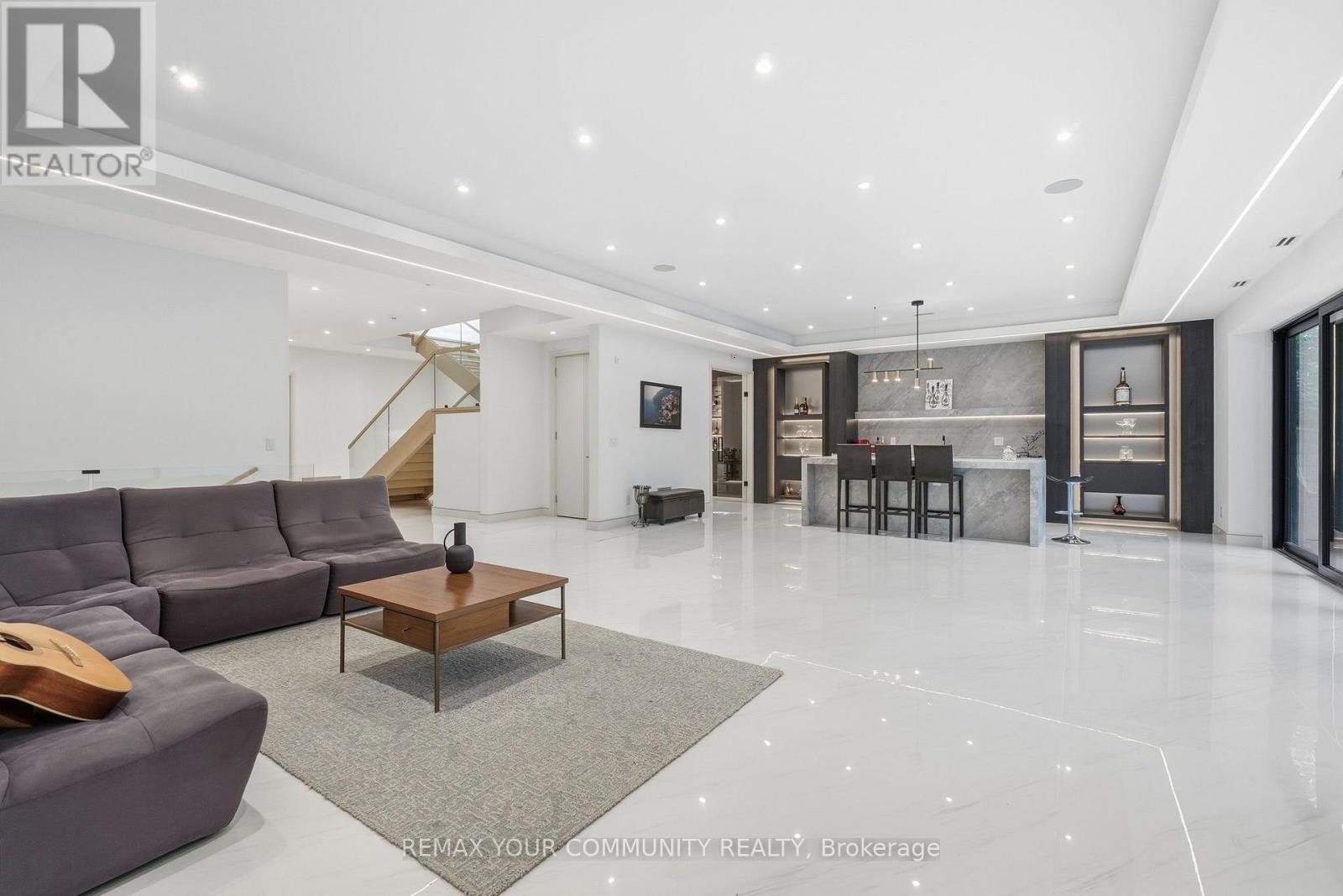 35 RIVERSIDE BOULEVARD - 33
