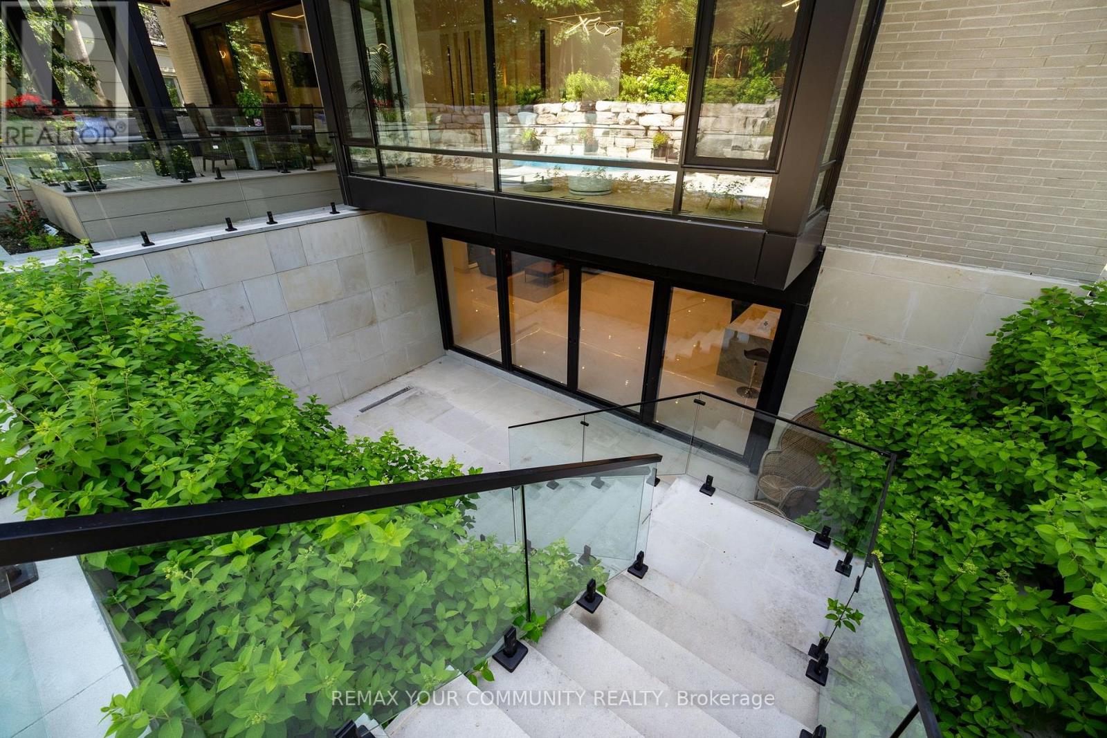35 RIVERSIDE BOULEVARD - 41
