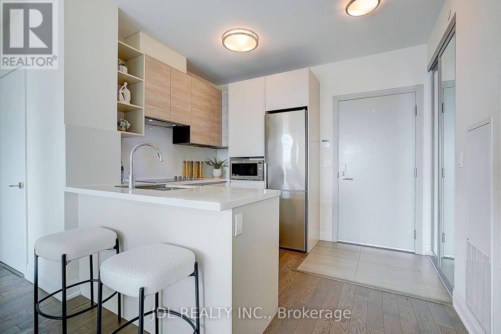 #303 398 HIGHWAY 7 STREET E - 18