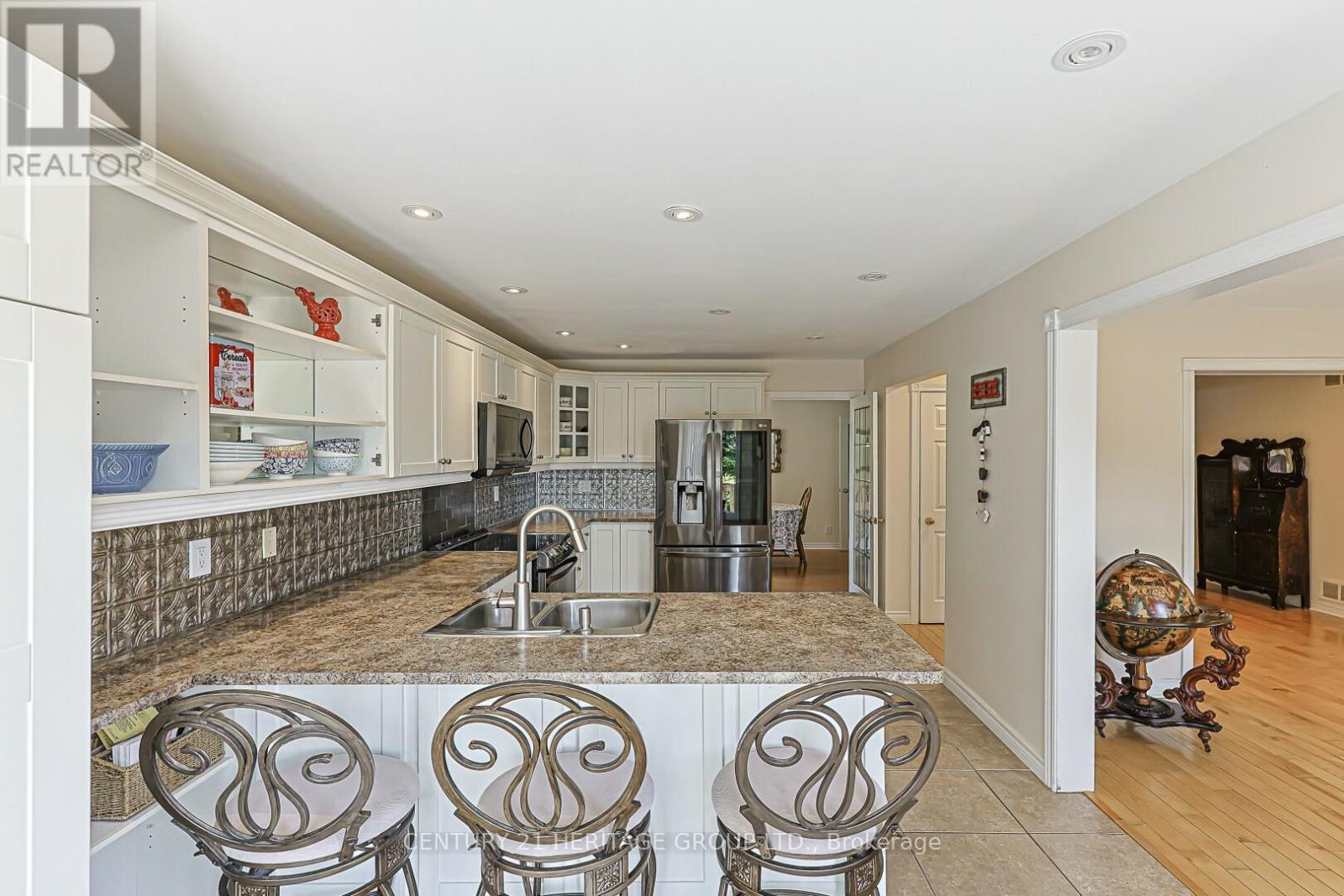 12 GRES COURT - 13