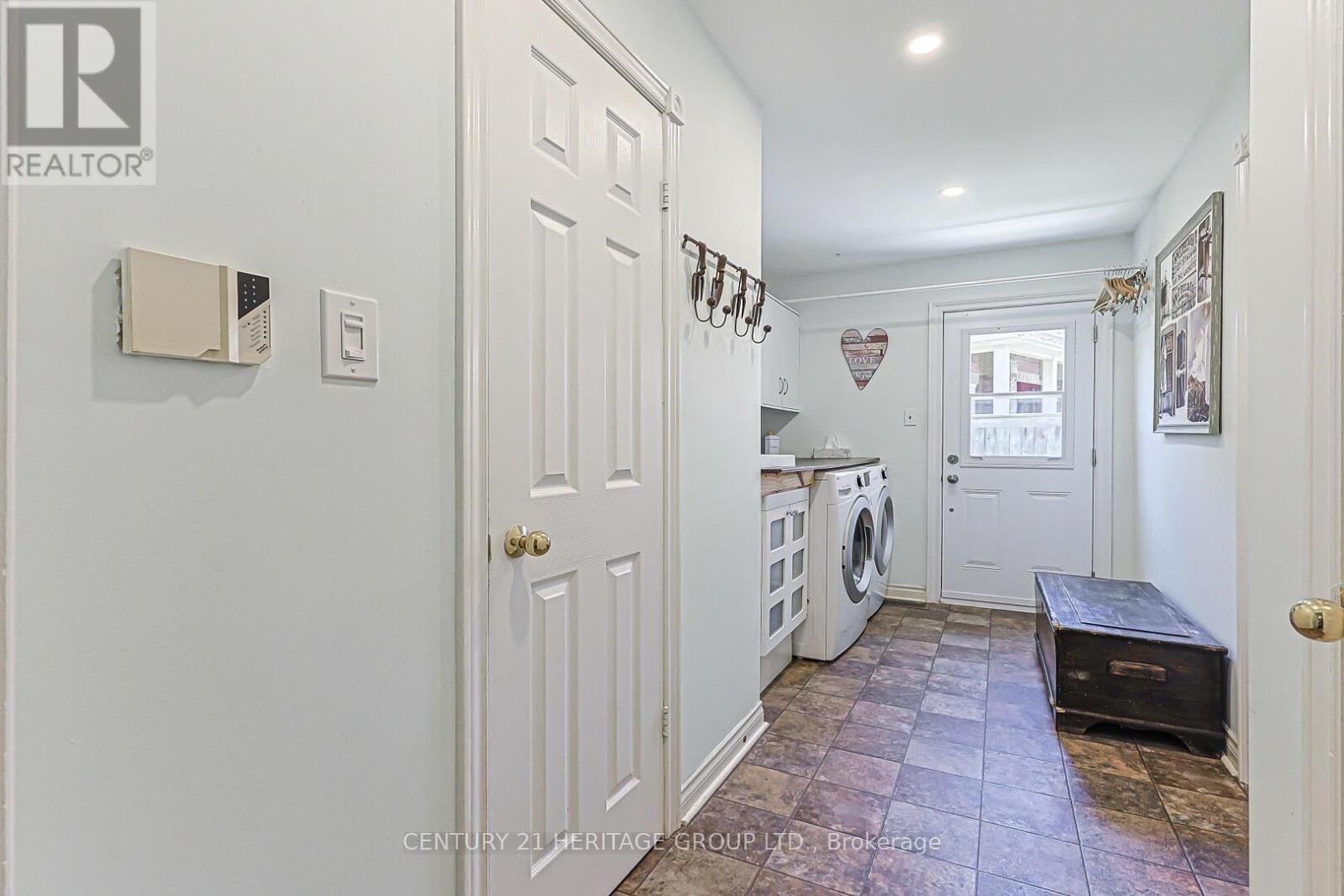 12 GRES COURT - 15