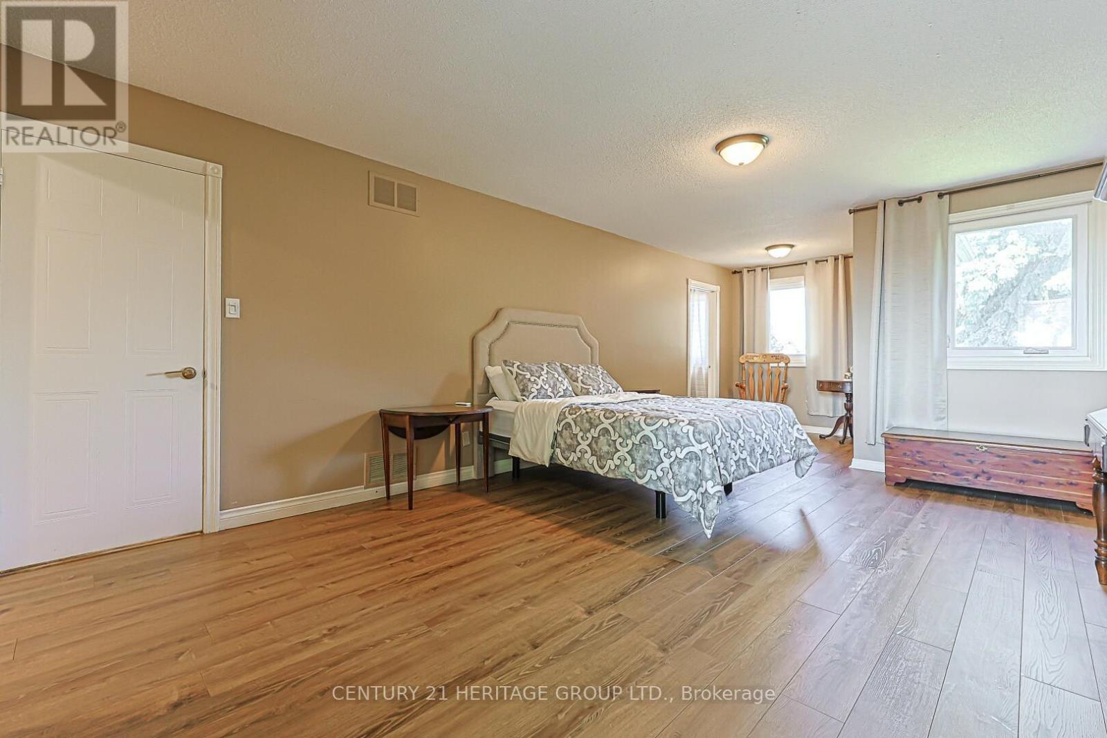 12 GRES COURT - 18