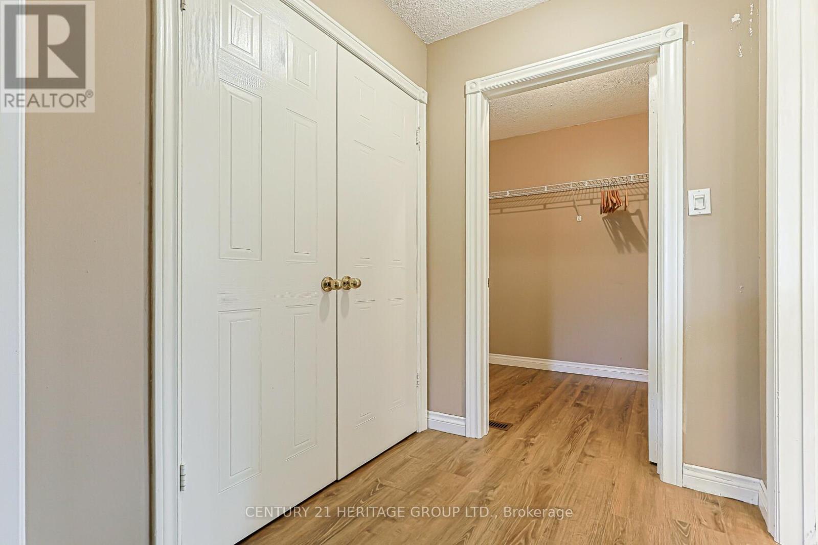 12 GRES COURT - 19