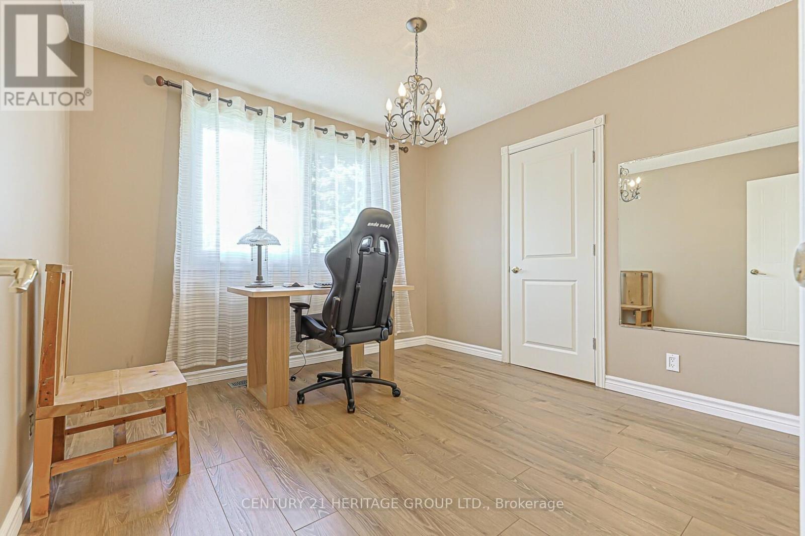 12 GRES COURT - 21
