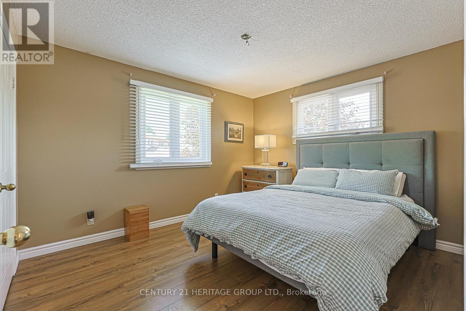 12 GRES COURT - 22
