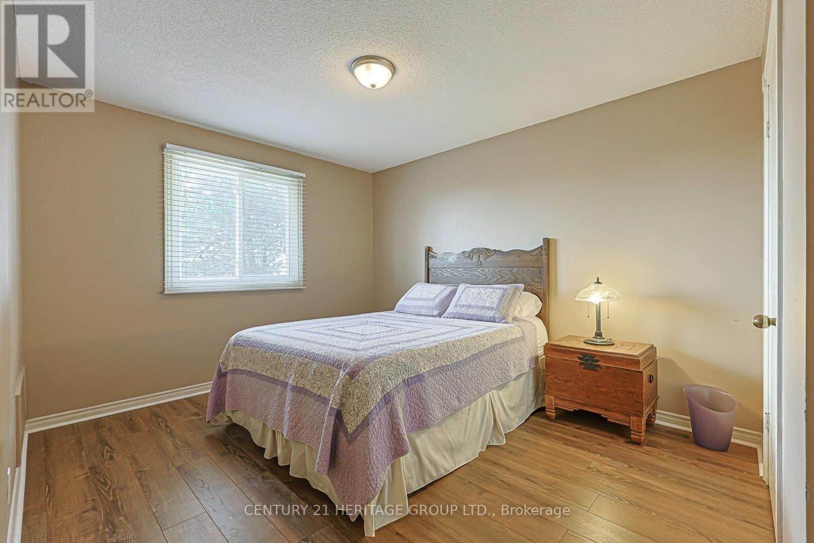 12 GRES COURT - 23