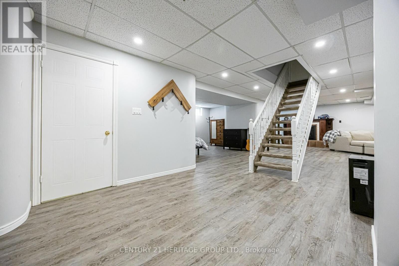12 GRES COURT - 25