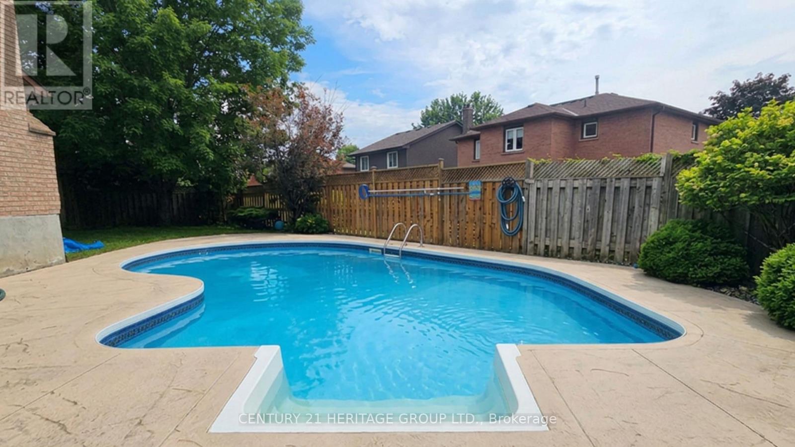 12 GRES COURT - 36