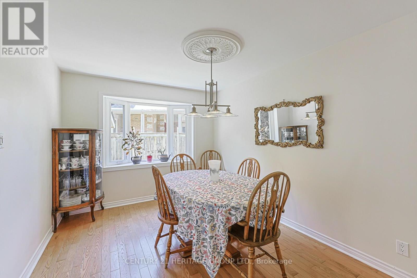 12 GRES COURT - 8